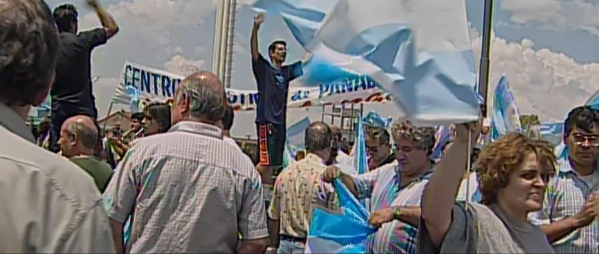 Crítica de "Diciembre": el archivo que revive la crisis de 2001