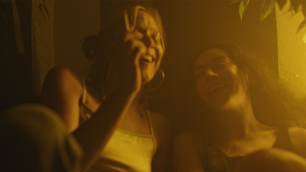MUBI presenta sus estrenos de agosto con Karim Aïnouz, Charli XCX y una colección dedicada a "Godzilla"