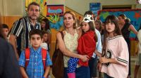 Crítica de "Tres de más": cuando la paternidad irrumpe sin pedir permiso
