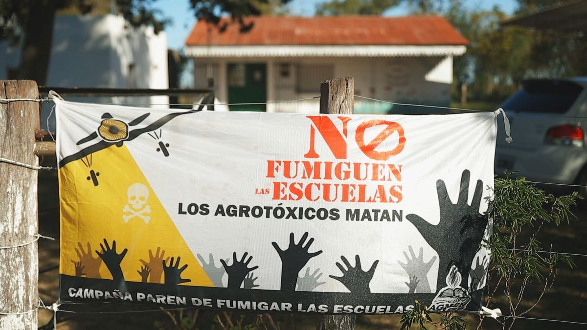 Crítica de “La tierra explota: El tiempo se acaba”: La resistencia frente al avance del extractivismo