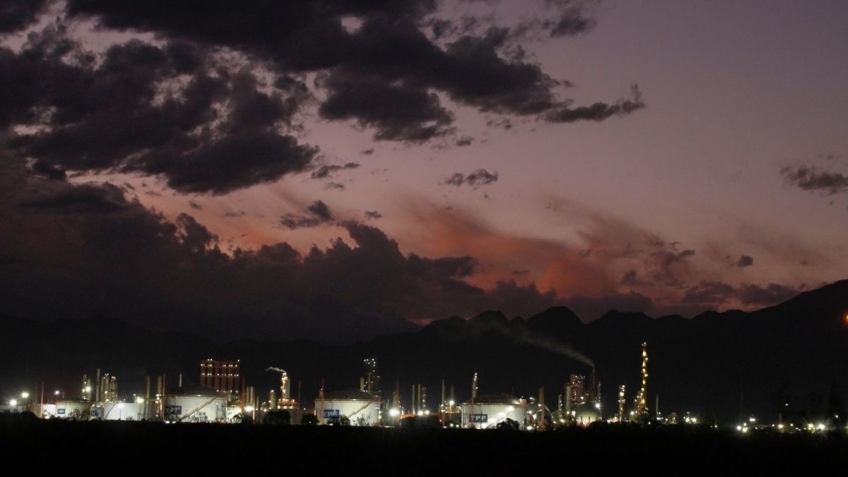 Crítica de “La tierra explota: El tiempo se acaba”: La resistencia frente al avance del extractivismo