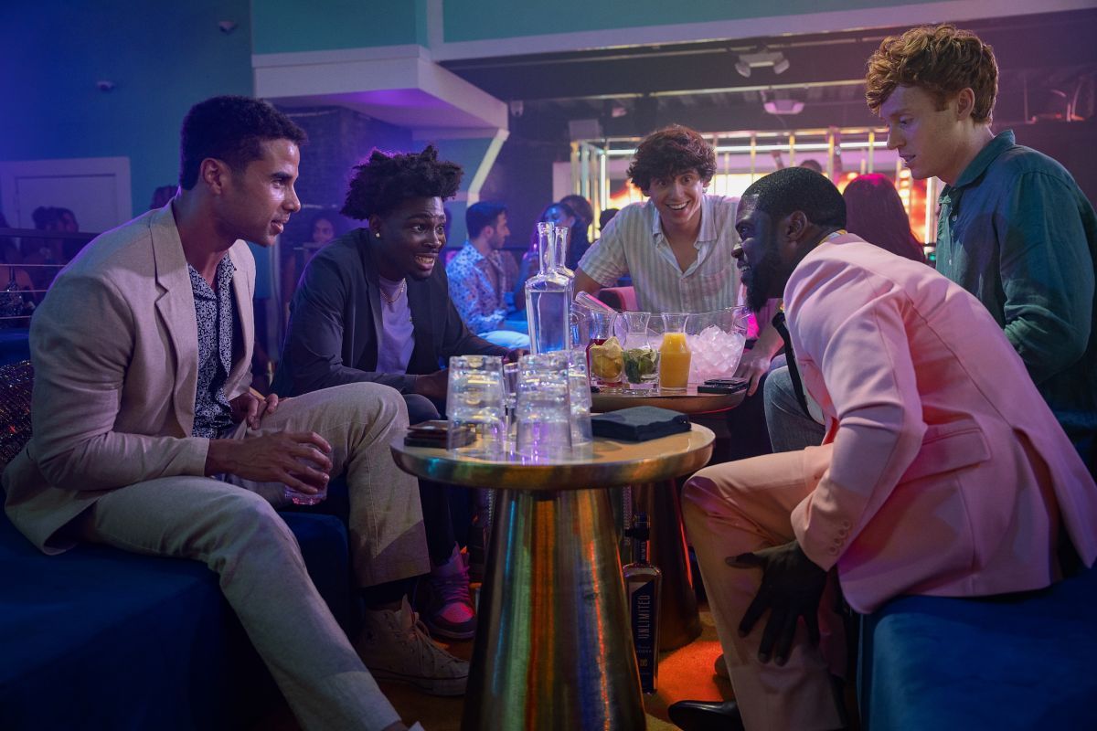 Crítica de “72 horas”: Kevin Hart y un choque generacional sin demasiada gracia