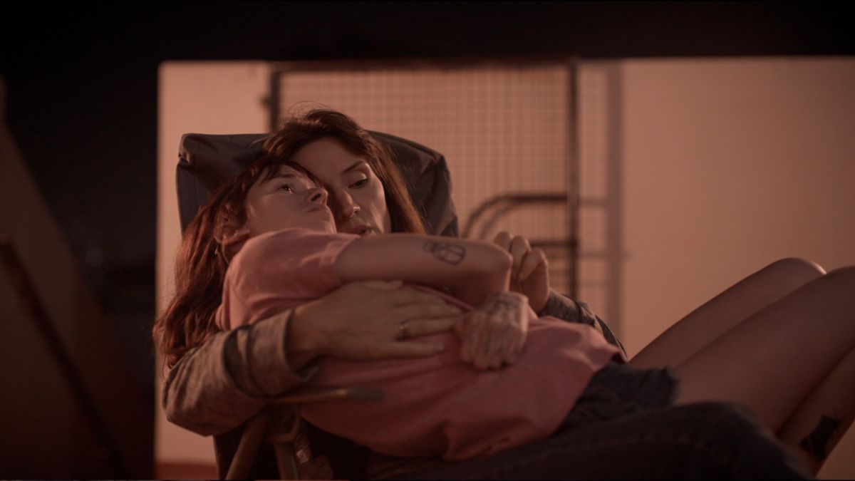 Crítica de "Ahí donde no estás": Laura Chiabrando filma el duelo desde los márgenes