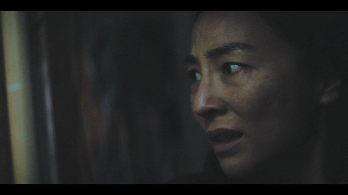 Crítica de “La última casa”: Wagner Moura y Greta Lee, atrapados bajo la lluvia