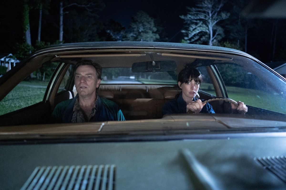 Crítica de “El final de la calle Oak”: Anne Hathaway y Ewan McGregor en una aventura prehistórica