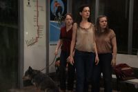 Crítica de “El final de la calle Oak”: Anne Hathaway y Ewan McGregor en una aventura prehistórica