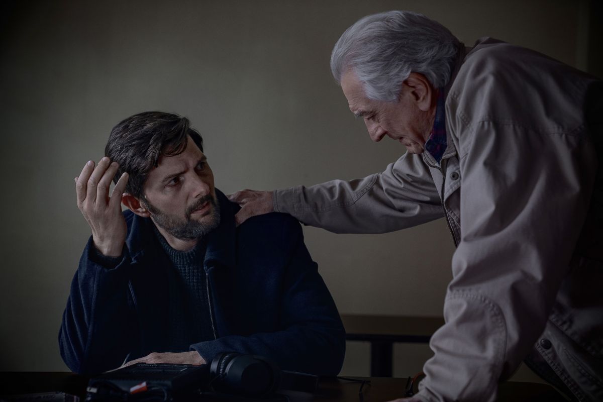 Crítica de “Susurran tu nombre”: Robert De Niro y Adam Scott en un thriller de padres e hijos