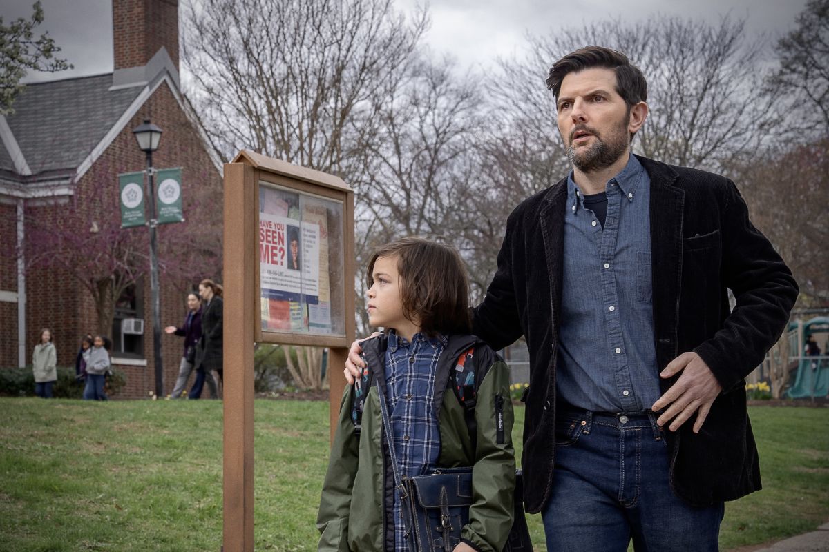 Crítica de “Susurran tu nombre”: Robert De Niro y Adam Scott en un thriller de padres e hijos