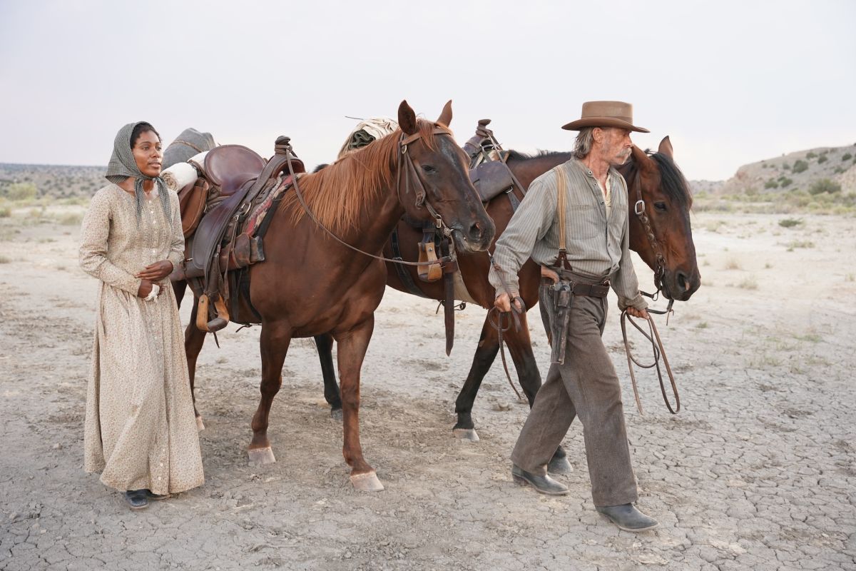 Crítica de “Poseída en el desierto”: Guy Pearce y un western satánico con espíritu tarantinesco