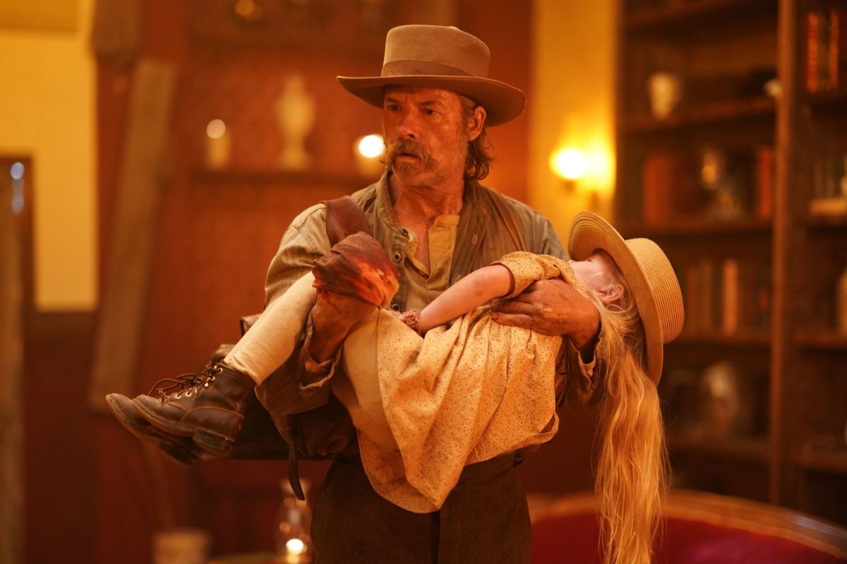 Crítica de “Poseída en el desierto”: Guy Pearce y un western satánico con espíritu tarantinesco