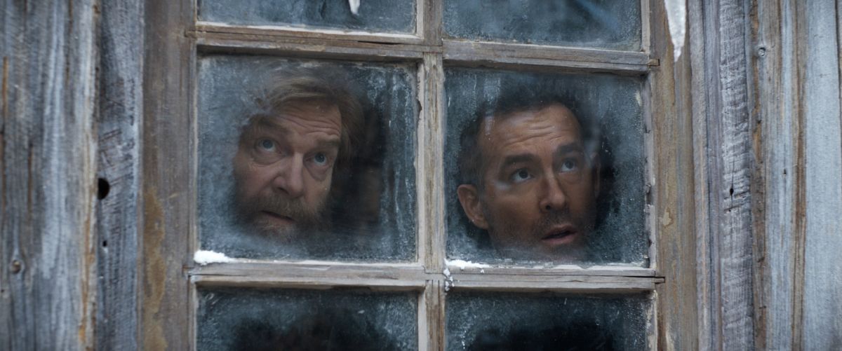 Crítica de “Mayday”: Ryan Reynolds y Kenneth Branagh le ponen humor a la Guerra Fría