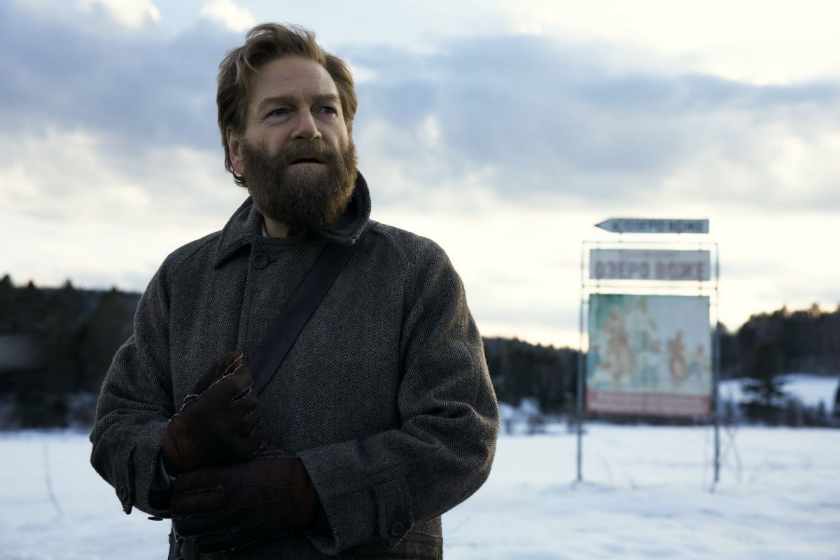 Crítica de “Mayday”: Ryan Reynolds y Kenneth Branagh le ponen humor a la Guerra Fría