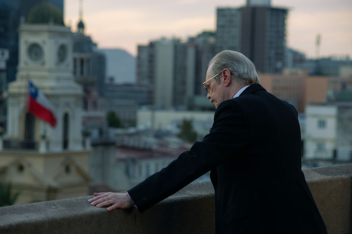 Crítica de “Caballo salvaje nueve”: Ailín Salas y un Chile atravesado por la CIA en el nuevo film de Martin McDonagh