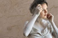 Crítica de “La fuente de Lola Mora”: una biografía esculpida desde el cuerpo