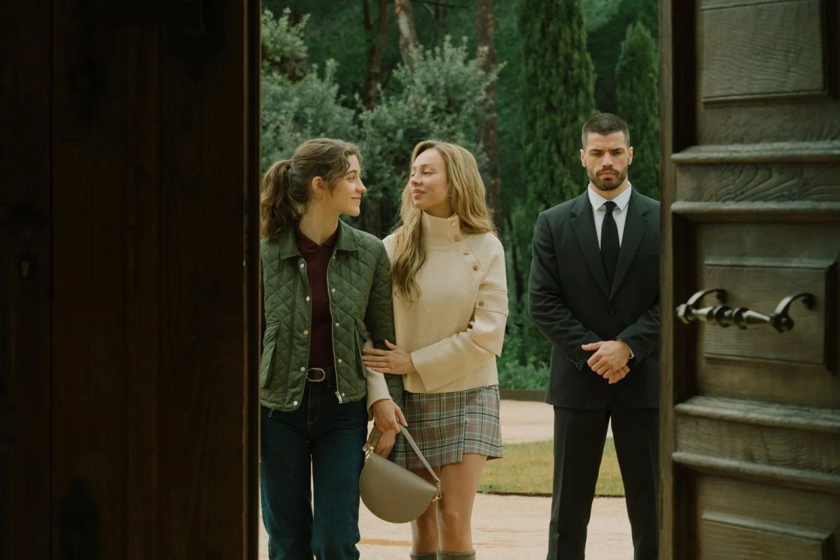 Crítica de "Enfrentados: Marfil": mucho lujo para tan poca película