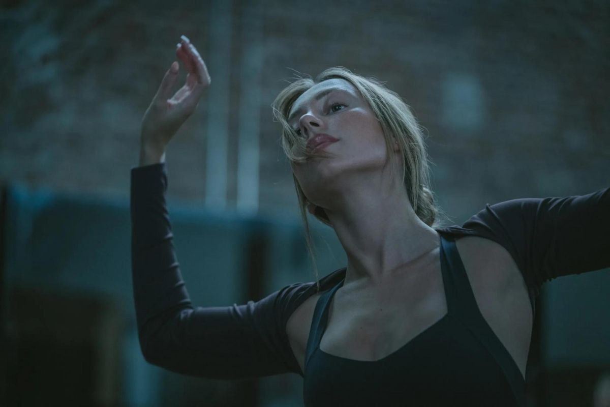 Crítica de "Enfrentados: Marfil": mucho lujo para tan poca película