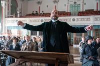 Crítica de “El Coro”: Ralph Fiennes y el canto para sobrevivir adversidades