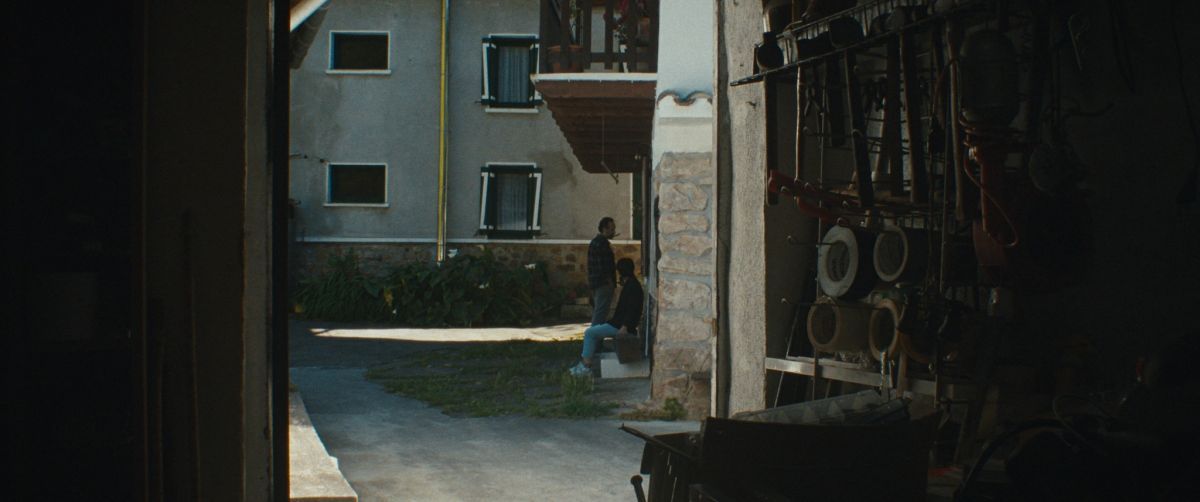 Crítica de “Simulacro”: un experimento cinematográfico para sanar un pasado inaceptado