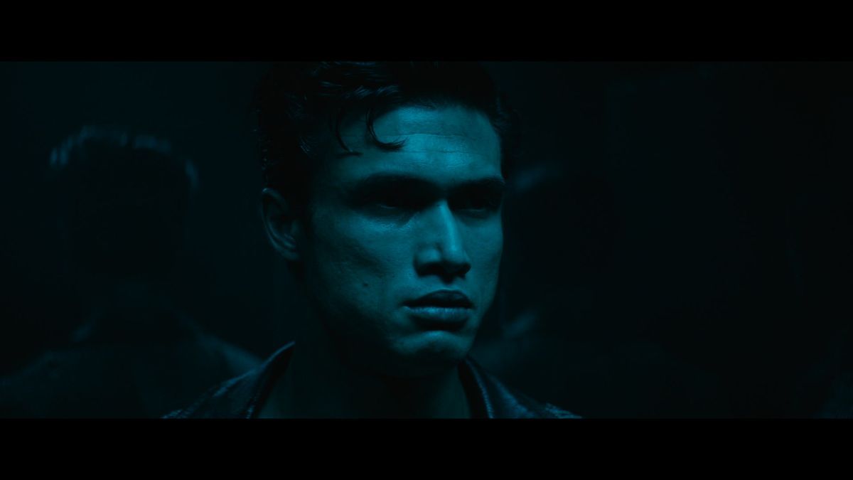 Nicolas Winding Refn habla de "Su propio infierno", la crítica y Charles Melton