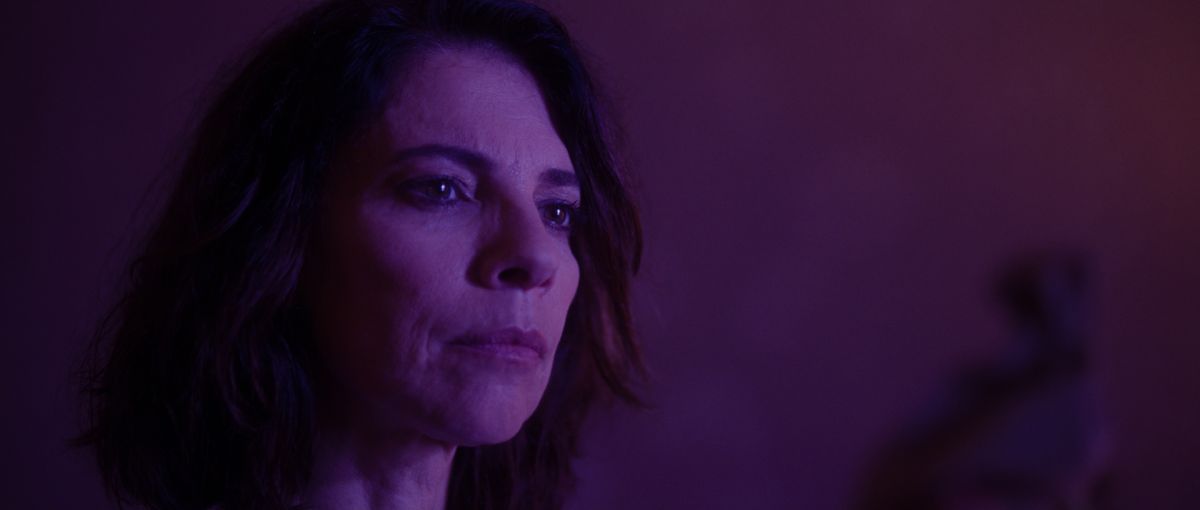 Crítica de “Bajo tus pies”: Cristian Bernard conduce a Maribel Verdú por un thriller psicológico