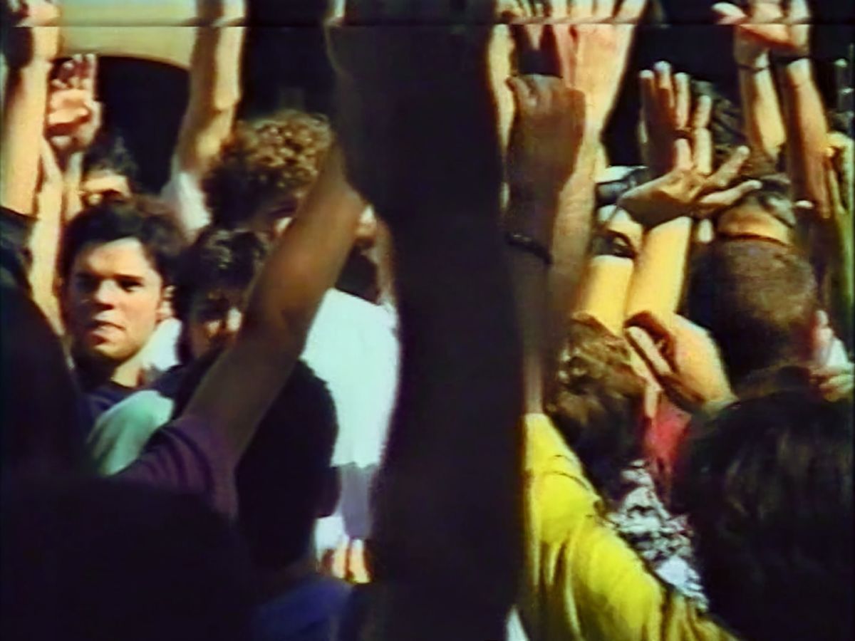 Crítica de “Éramos tan flacos”: volver a los 90 para recuperar una memoria militante