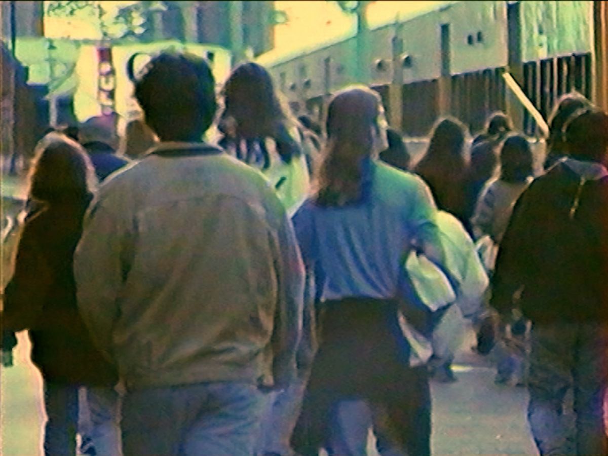 Crítica de “Éramos tan flacos”: volver a los 90 para recuperar una memoria militante