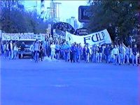 Crítica de “Éramos tan flacos”: volver a los 90 para recuperar una memoria militante
