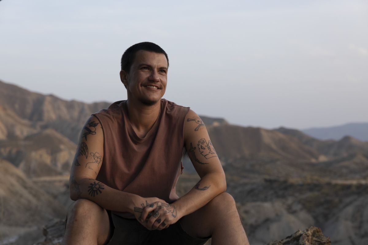 Crítica de “Iván & Hadoum”: la película queer de Ian de la Rosa sobre el amor, la xenofobia y la precariedad laboral