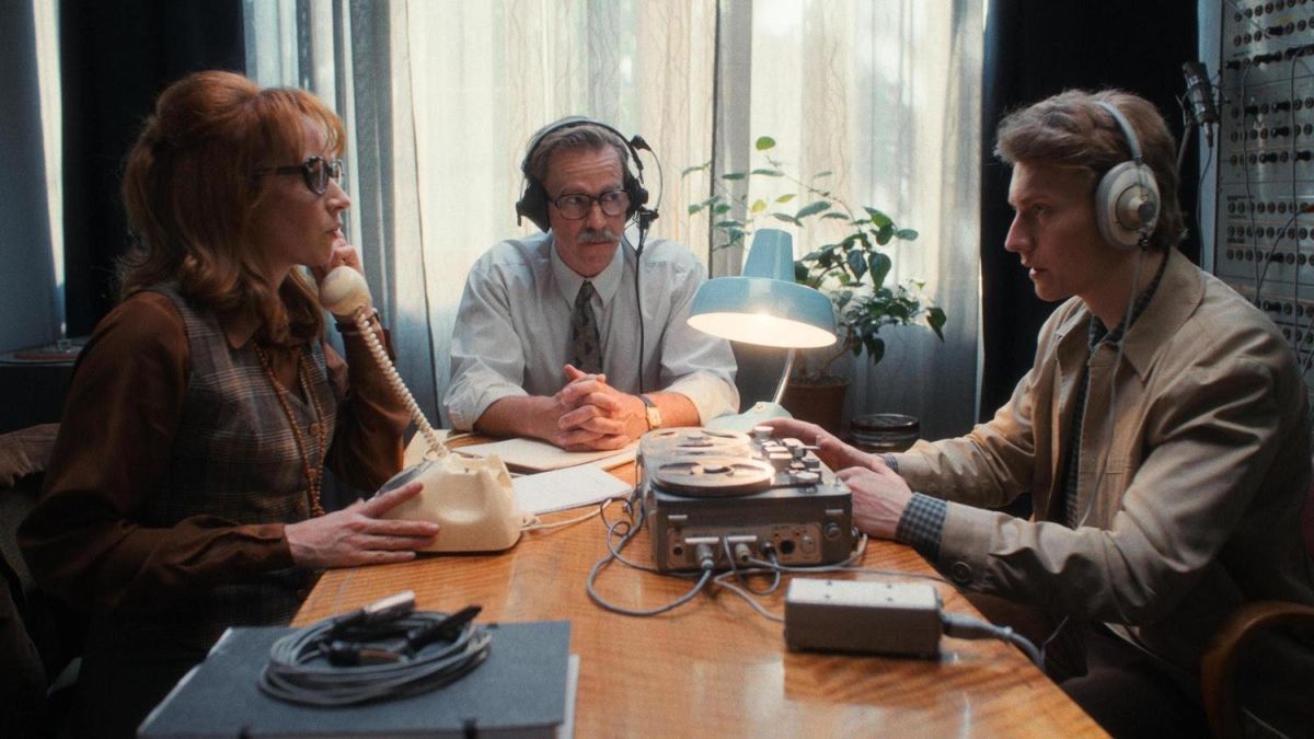 Crítica de "Voces de libertad": potente thriller político sobre el costo de informar durante la Primavera de Praga