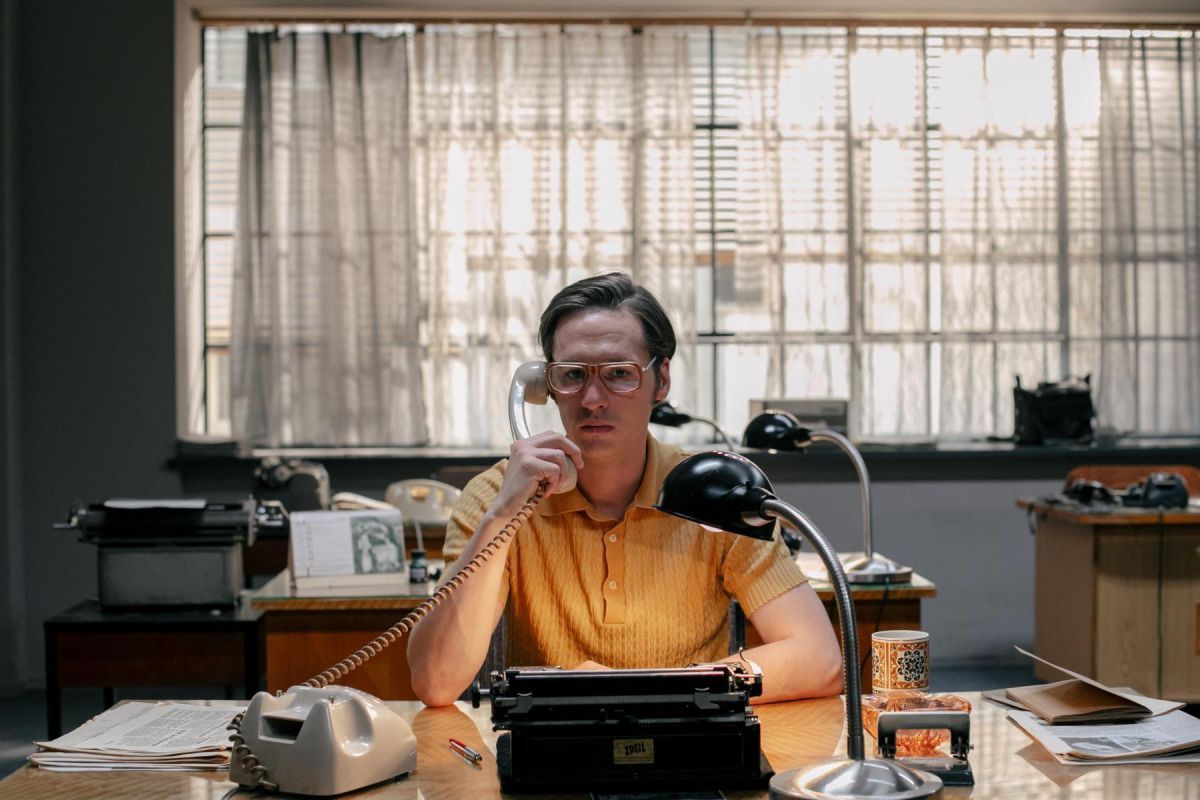 Crítica de "Voces de libertad": potente thriller político sobre el costo de informar durante la Primavera de Praga