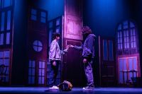 Crítica de "Los ojos del perro siberiano": del libro de Antonio Santa Ana a la comedia musical con Alan Madanes