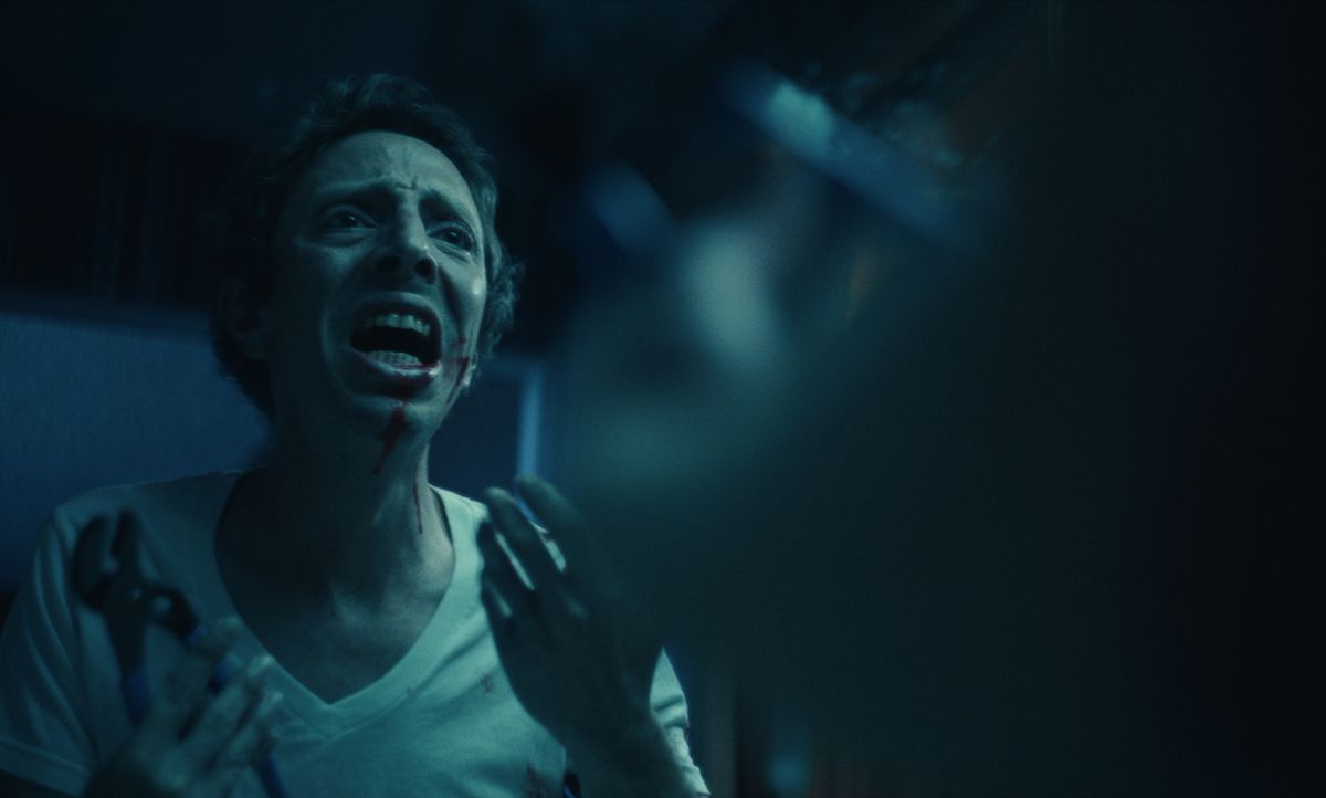 Crítica de "Bad Tooth": cuando un dolor de muelas se convierte en un corto de terror corporal