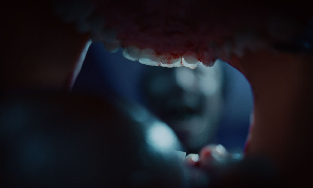 Crítica de "Bad Tooth": cuando un dolor de muelas se convierte en un corto de terror corporal