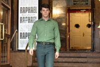 Crítica de "Aquel": la serie que desvela el mito de Raphael