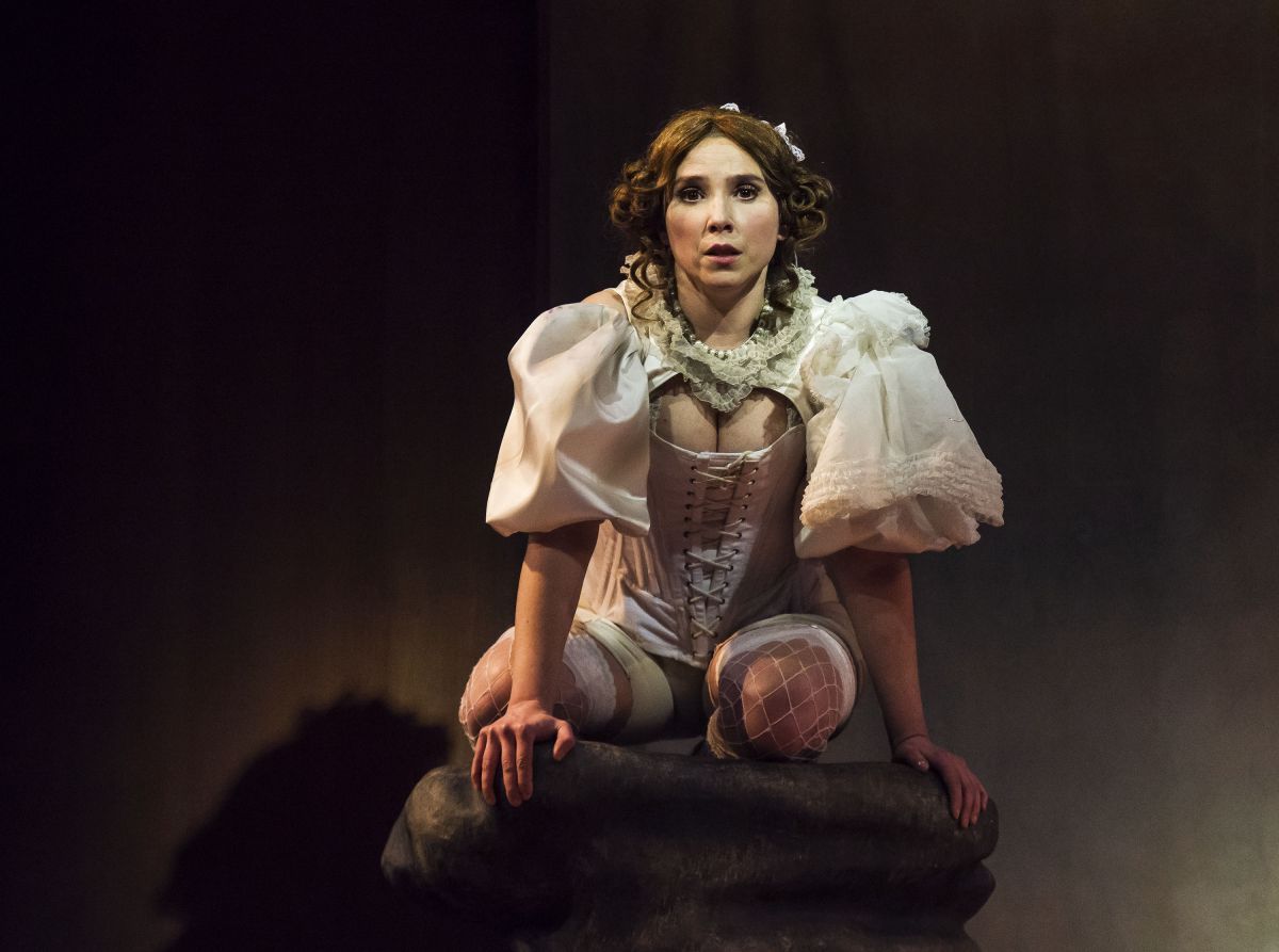 Crítica de "Las cautivas": la obra de Mariano Tenconi Blanco con Laura Paredes y Lorena Vega que reinventa la mitología nacional