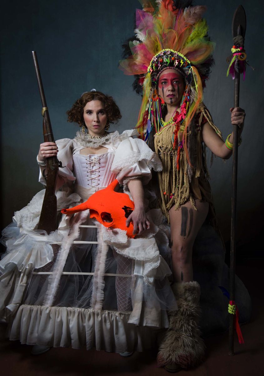 Crítica de "Las cautivas": la obra de Mariano Tenconi Blanco con Laura Paredes y Lorena Vega que reinventa la mitología nacional