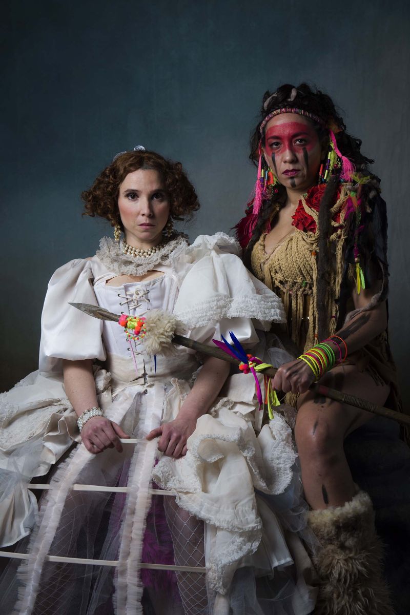 Crítica de "Las cautivas": la obra de Mariano Tenconi Blanco con Laura Paredes y Lorena Vega que reinventa la mitología nacional