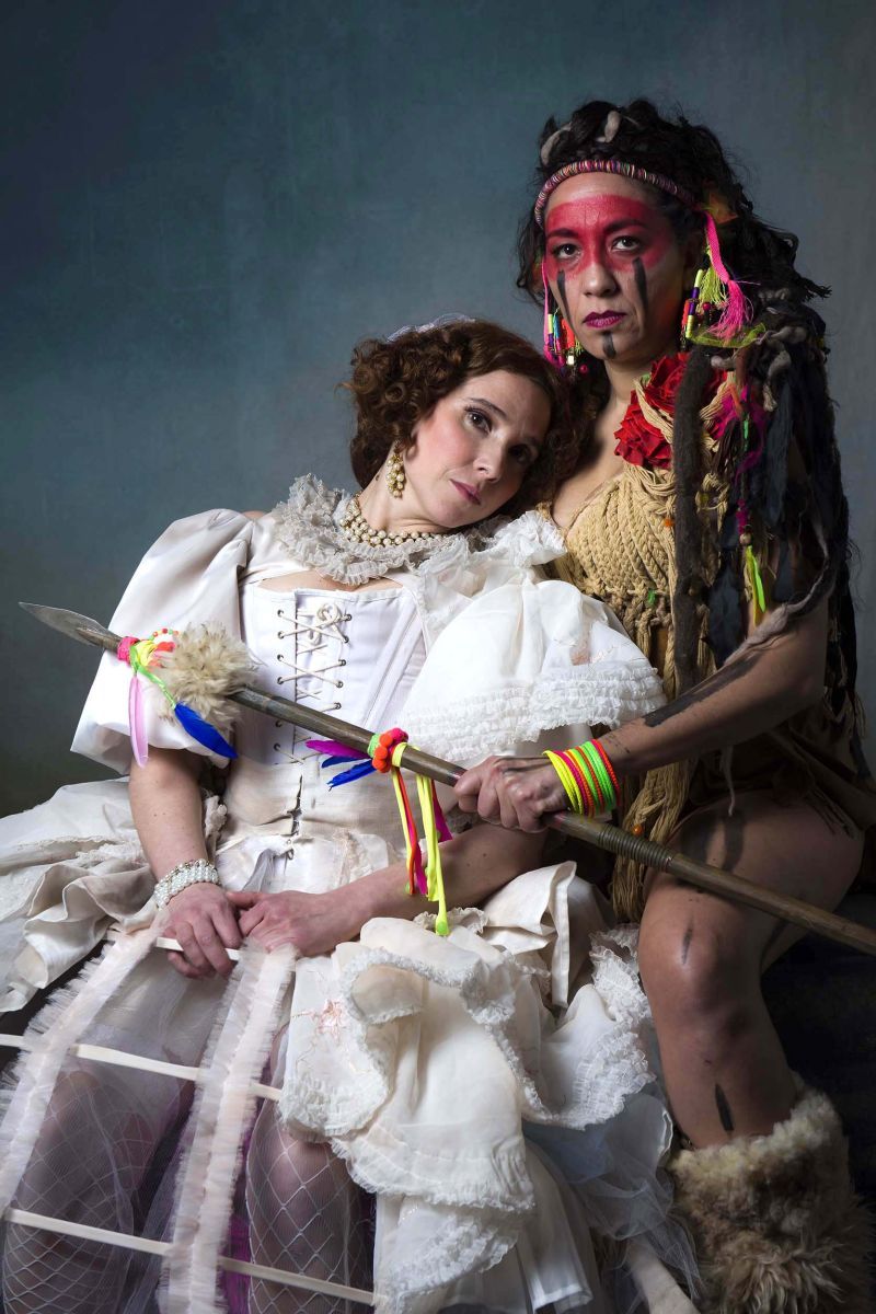 Crítica de "Las cautivas": la obra de Mariano Tenconi Blanco con Laura Paredes y Lorena Vega que reinventa la mitología nacional