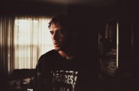 Crítica de "La noche que Logan despertó": Xavier Dolan y la familia como territorio del silencio