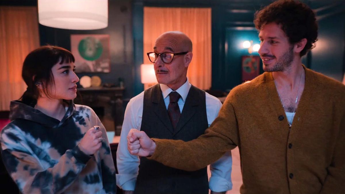 Crítica de "Masterplan": Entretenimiento ligero con un Stanley Tucci brillante