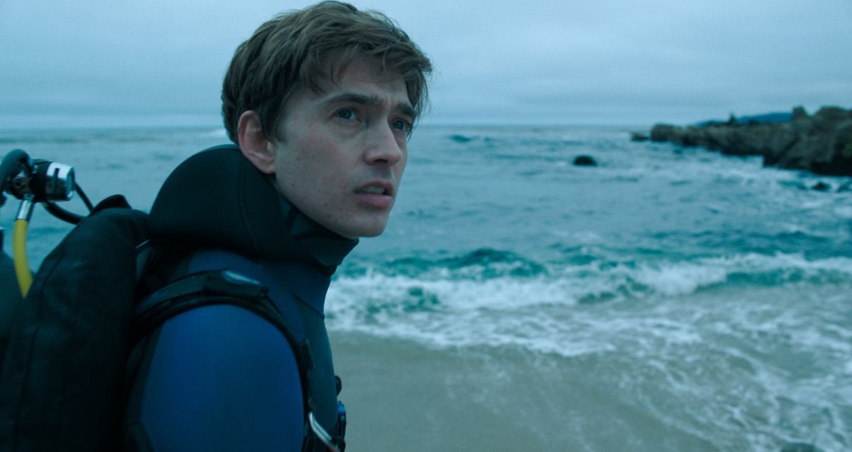 Crítica de “La caída de la ballena”: tragado por una película absurda