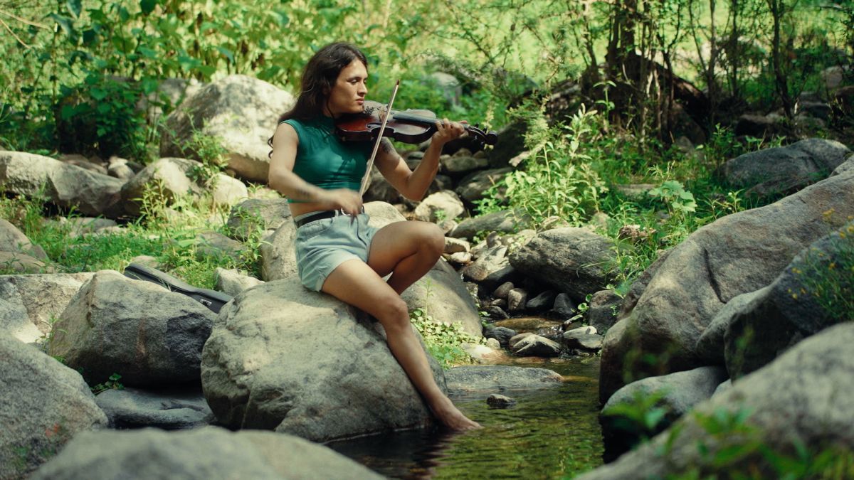 Crítica de "Intersex / El círculo violeta": la disputa por la soberanía íntima en un documental de Teresa Martino