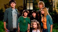 Crítica de "Pequeños invasores": la familia se defiende con un joystick